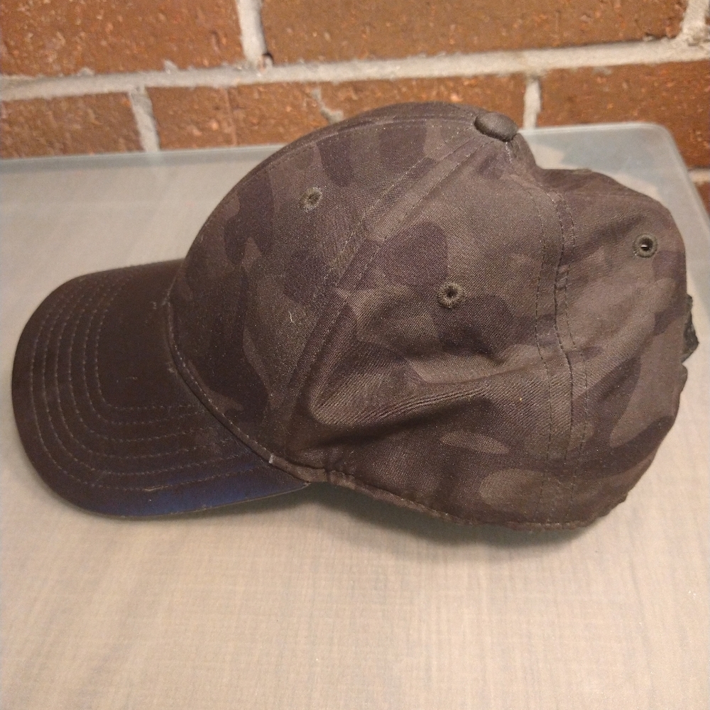 Gents camo and leather cap - Picture 10 of 10
